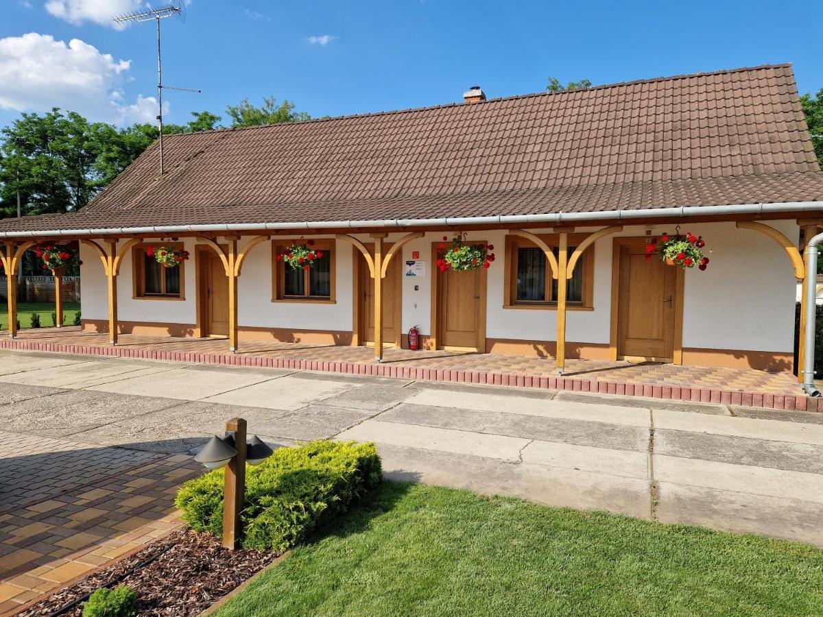 Hotel Csalanosi Vendeghaz Kecskemét Exterior foto