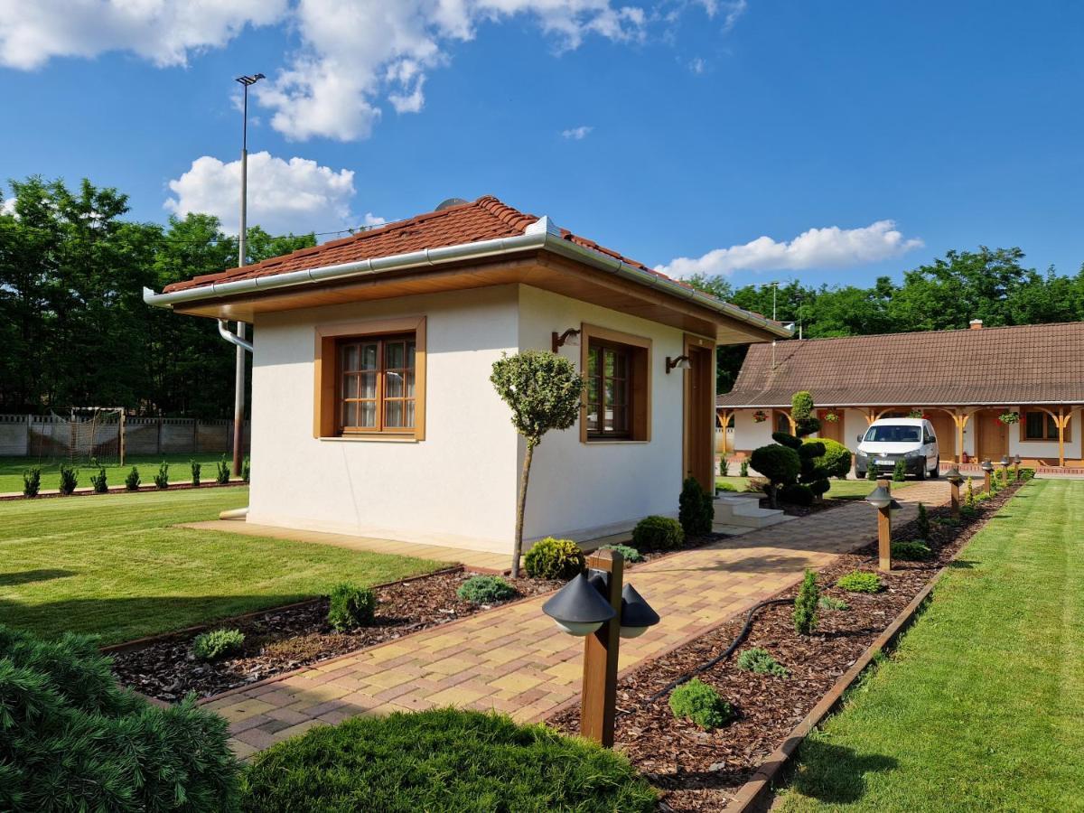 Hotel Csalanosi Vendeghaz Kecskemét Exterior foto